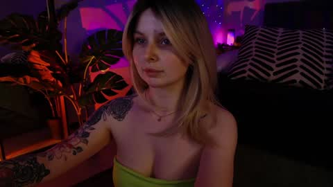 gwenhilton online show from January 25, 2025, 6:01 am