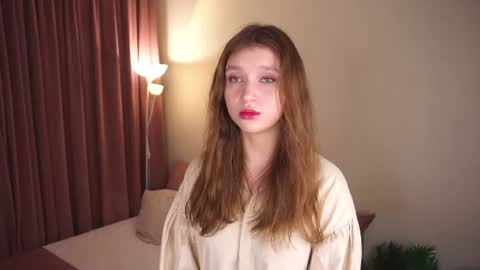 Snapshot of gwennielove chatting on July 5, 2026, 5:42 pm Molly online show from July 5, 2026, 5:42 pm