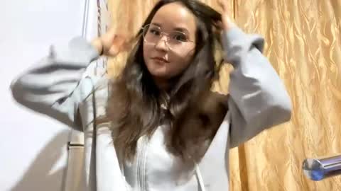 Azumi online show from May 4, 2026, 3:19 pm
