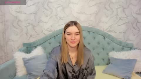 Snapshot of gwensmitt chatting on May 22, 2026, 11:43 pm gwensmitt online show from May 22, 2026, 11:43 pm
