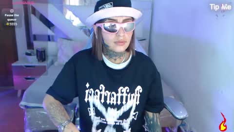 gyal_8_ online show from October 23, 2025, 9:24 pm