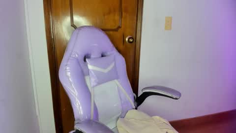 gyal_8_ online show from November 8, 2025, 10:30 pm