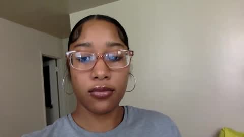 gyalxoxo online show from October 3, 2025, 4:15 pm