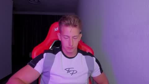 Oliver online show from November 7, 2025, 8:53 pm