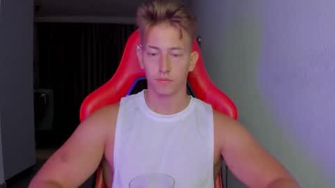 Oliver online show from November 25, 2025, 7:36 pm