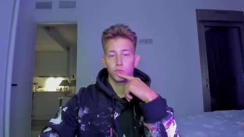 Oliver online show from December 14, 2025, 11:42 pm