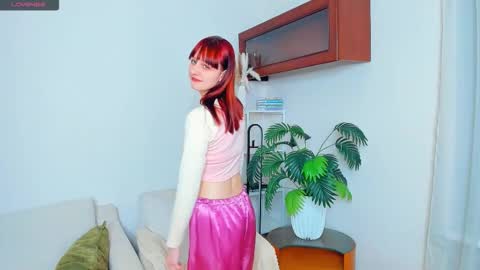 Kelly  Lilly online show from November 9, 2025, 6:50 pm