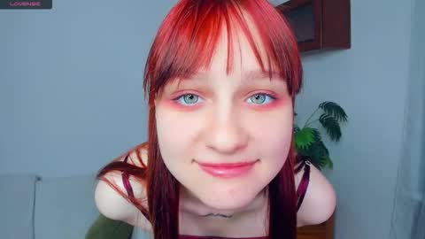 Kelly  Lilly online show from November 16, 2025, 6:35 pm