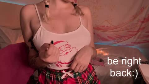 Lana online show from February 27, 2025, 7:04 pm