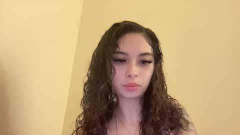 h3nnynlace online show from November 16, 2025, 7:25 am