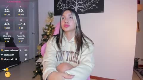 Snapshot of h3y_mia3 chatting on December 20, 2024, 8:06 am Paulina online show from December 20, 2024, 8:06 am
