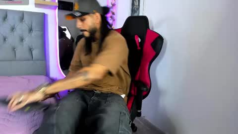 hache222 online show from December 31, 2024, 8:45 pm