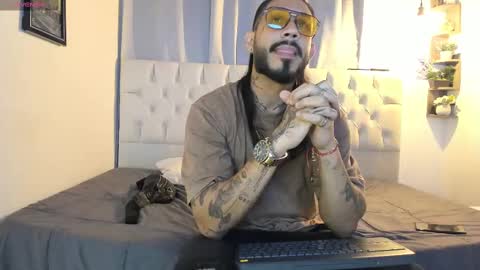 hache222 online show from January 15, 2025, 1:23 am