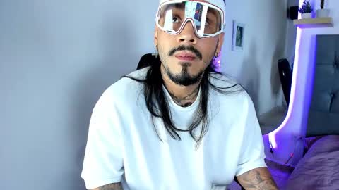 hache222 online show from February 14, 2025, 11:31 pm