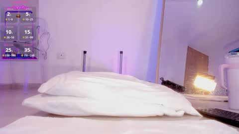  HADE ROSSE  online show from November 4, 2025, 12:04 pm