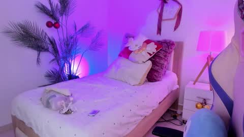 Hadid online show from December 17, 2025, 10:38 pm