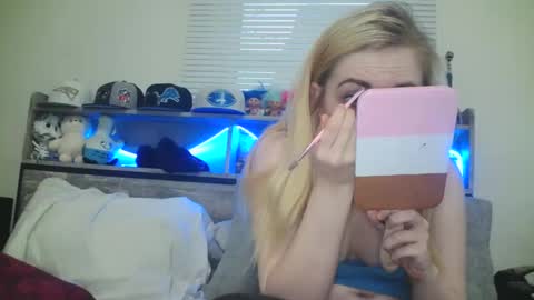 Hailey and d online show from March 4, 2025, 11:00 pm