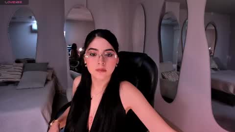 Snapshot of haileyross_ chatting on July 19, 2026, 10:35 pm Hailey online show from July 19, 2026, 10:35 pm