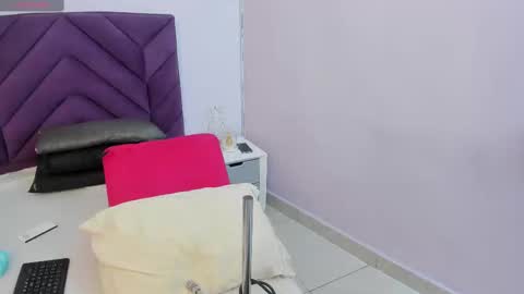 Snapshot of haileystonei chatting on February 17, 2025, 12:05 pm haileystonei online show from February 17, 2025, 12:05 pm