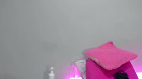 haileystonei online show from February 24, 2026, 9:07 am