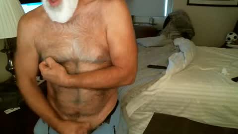 Snapshot of hairypecsguy chatting on April 17, 2026, 9:18 pm Hairy pecs online show from April 17, 2026, 9:18 pm