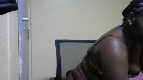 Snapshot of hairypussybigassy001 chatting on February 16, 2025, 1:27 pm hairypussybigassy001 online show from February 16, 2025, 1:27 pm