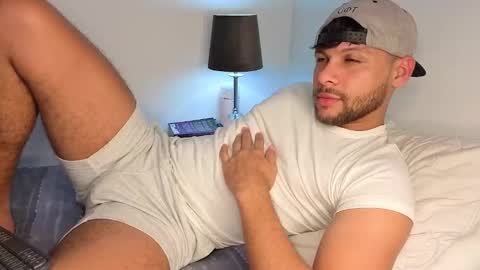 Independent       model  online show from November 4, 2025, 11:37 pm