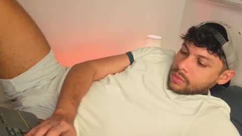 Independent       model  online show from January 12, 2026, 10:26 pm