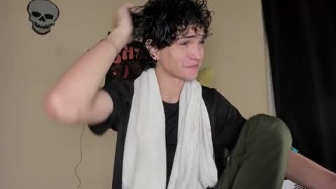 Snapshot of halan_jr chatting on December 16, 2025, 11:32 pm halan online show from December 16, 2025, 11:32 pm