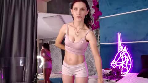 Halia online show from January 10, 2026, 7:59 pm