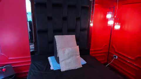 Halley Lorens online show from October 6, 2025, 7:11 pm