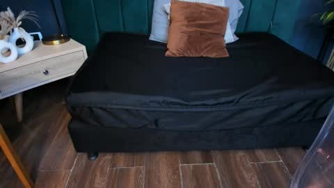 Snapshot of halleylorens chatting on December 14, 2025, 12:54 pm Halley Lorens online show from December 14, 2025, 12:54 pm