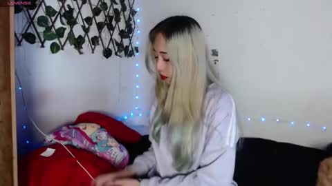 HALLIE online show from October 5, 2025, 9:02 pm