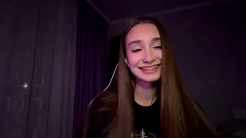 Holly online show from November 5, 2025, 5:24 pm