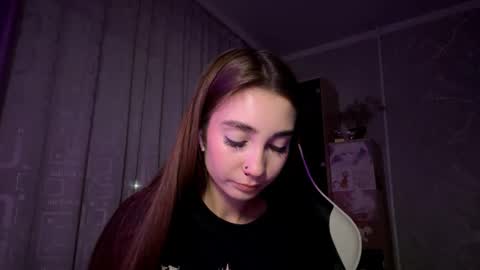 Holly online show from November 7, 2025, 7:58 pm