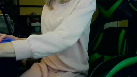 Sissy Sarah-Louise  online show from February 26, 2026, 2:05 pm