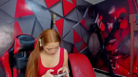 Hana and Zeta online show from November 17, 2025, 12:11 pm