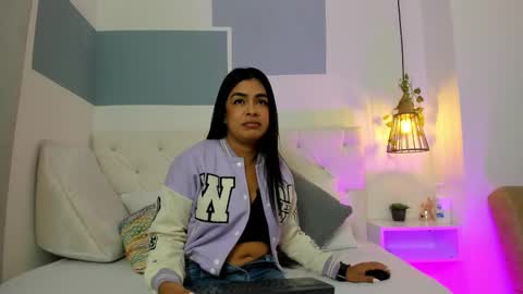 hanah_gray online show from March 6, 2025, 11:14 am