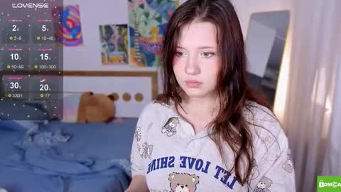 hanahwoods online show from November 25, 2025, 2:44 am