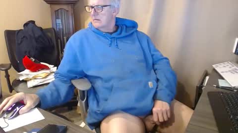 handsome_guy4u online show from May 4, 2026, 3:57 am