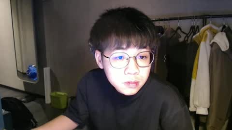 handsome_mannn online show from December 18, 2024, 10:24 pm
