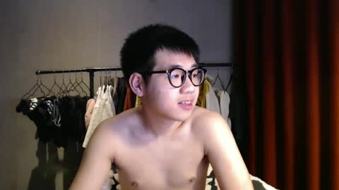handsome_mannn online show from February 4, 2025, 8:17 pm