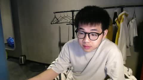 handsome_mannn online show from February 8, 2025, 2:04 am