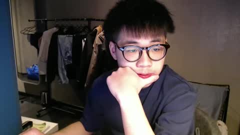 handsome_mannn online show from March 9, 2025, 7:05 pm