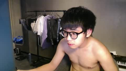 handsome_mannn online show from October 14, 2025, 7:47 pm