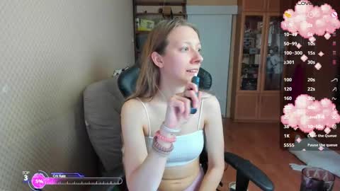 Mila online show from November 28, 2025, 6:49 am