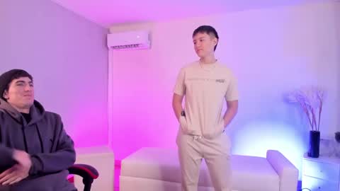 leonardfarrucknick and otis online show from April 15, 2026, 8:53 pm