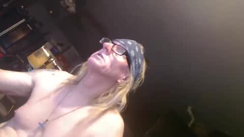 handystud33 online show from March 15, 2026, 4:13 pm