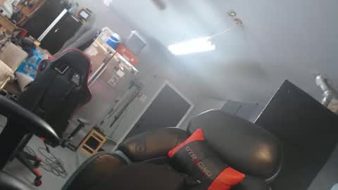 handystud33 online show from April 18, 2026, 5:06 pm