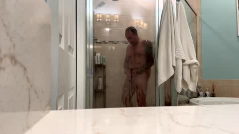 hangit0ut online show from October 14, 2025, 11:22 am